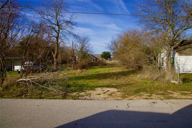 111 N Stadium Drive, Alvord, TX 76225