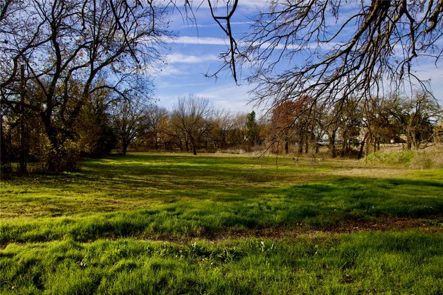 111 N Stadium Drive, Alvord, TX 76225