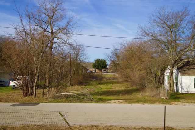 111 N Stadium Drive, Alvord, TX 76225