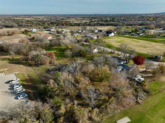 111 N Stadium Drive, Alvord, TX 76225