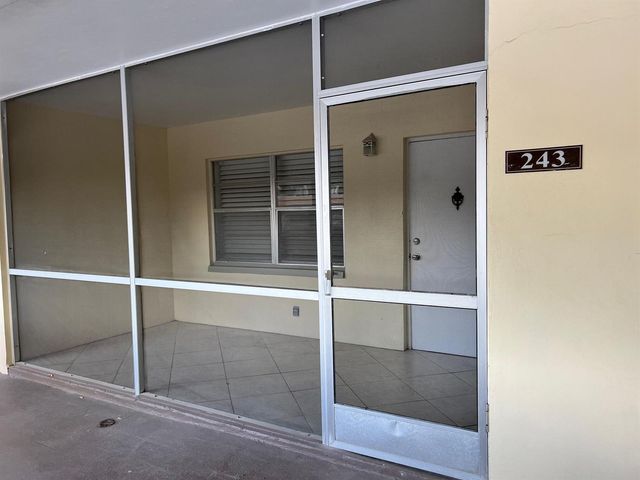 1340 NE 28th Avenue 243, Pompano Beach, FL 33062