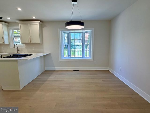31 BERKLEY RD, Broomall, PA 19008