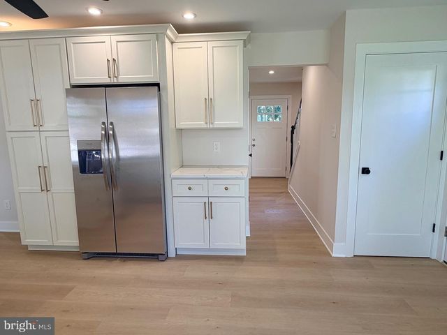31 BERKLEY RD, Broomall, PA 19008