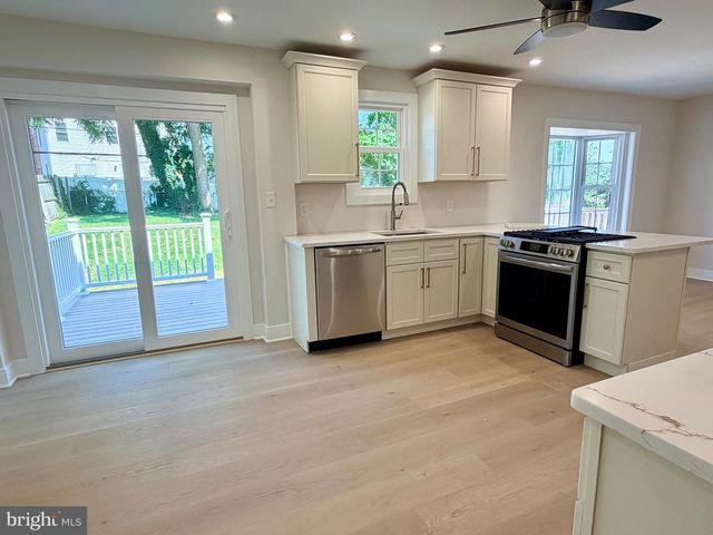 31 BERKLEY RD, Broomall, PA 19008