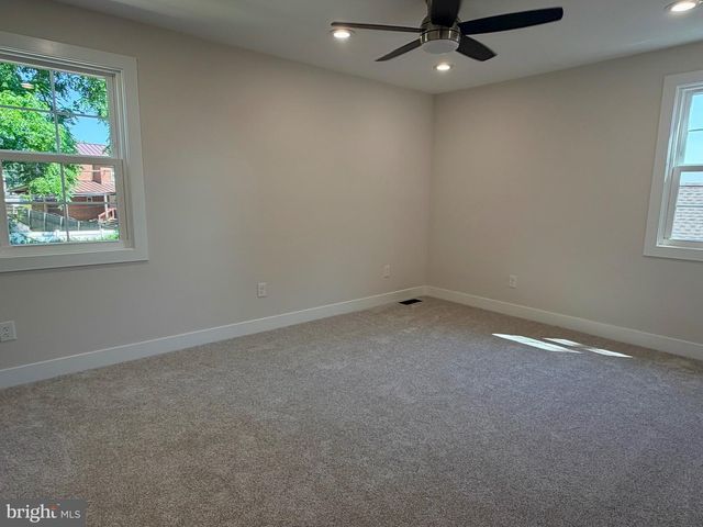 31 BERKLEY RD, Broomall, PA 19008