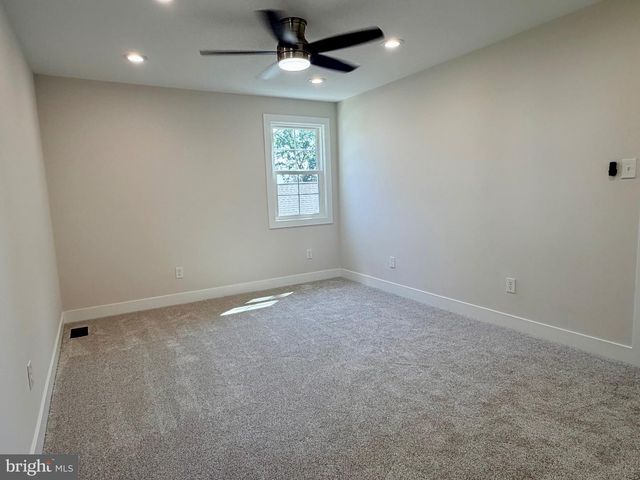 31 BERKLEY RD, Broomall, PA 19008