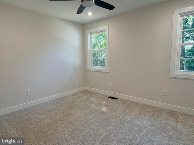 31 BERKLEY RD, Broomall, PA 19008