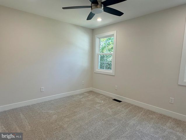 31 BERKLEY RD, Broomall, PA 19008