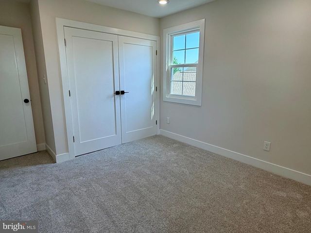 31 BERKLEY RD, Broomall, PA 19008