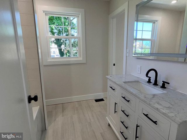 31 BERKLEY RD, Broomall, PA 19008