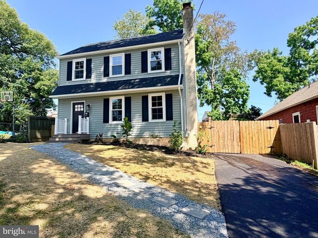31 BERKLEY RD, Broomall, PA 19008