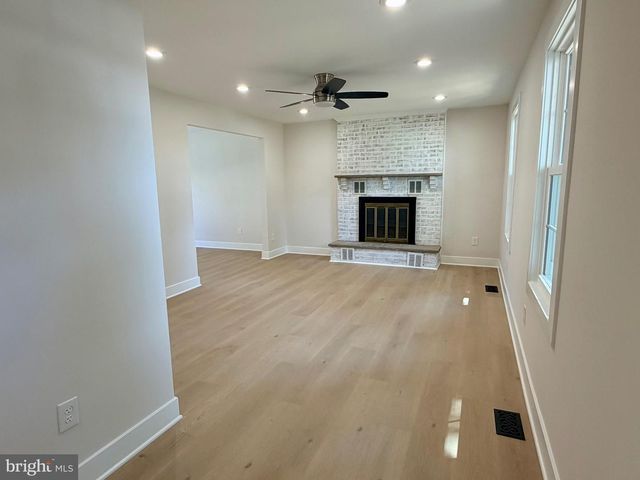 31 BERKLEY RD, Broomall, PA 19008