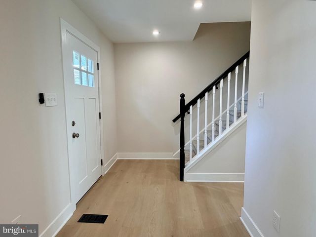 31 BERKLEY RD, Broomall, PA 19008