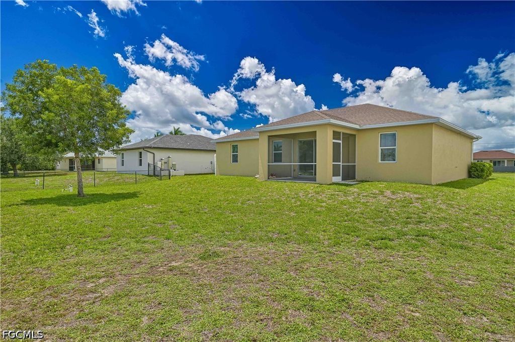 Image 3 of property listing at 4402 NW 32nd TER, Cape Coral, FL 33993