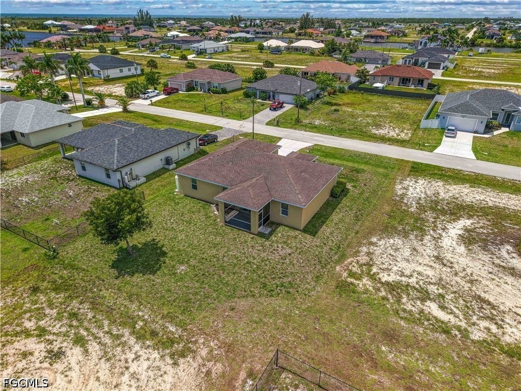 Image 8 of property listing at 4402 NW 32nd TER, Cape Coral, FL 33993