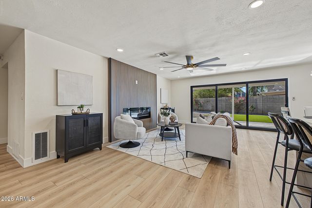 1330 E CATALINA Drive, Phoenix, AZ 85014