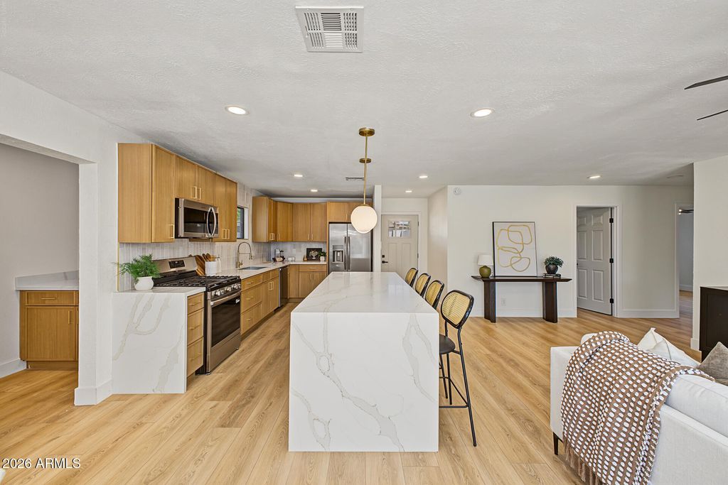1330 E CATALINA Drive, Phoenix, AZ 85014