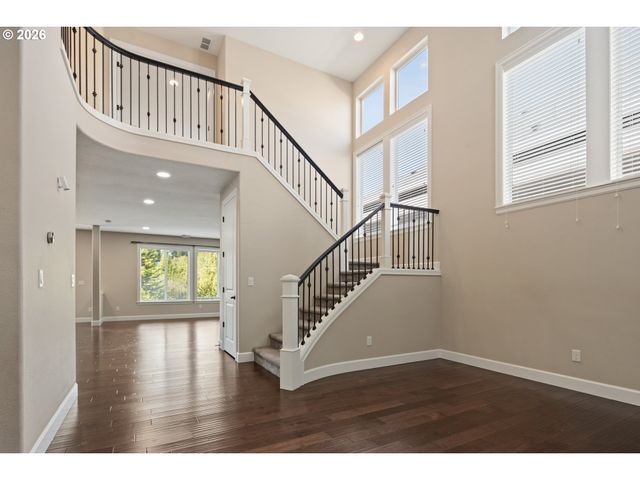 5832 Nw BANNISTER Dr, Portland, OR 97229