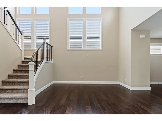 5832 Nw BANNISTER Dr, Portland, OR 97229