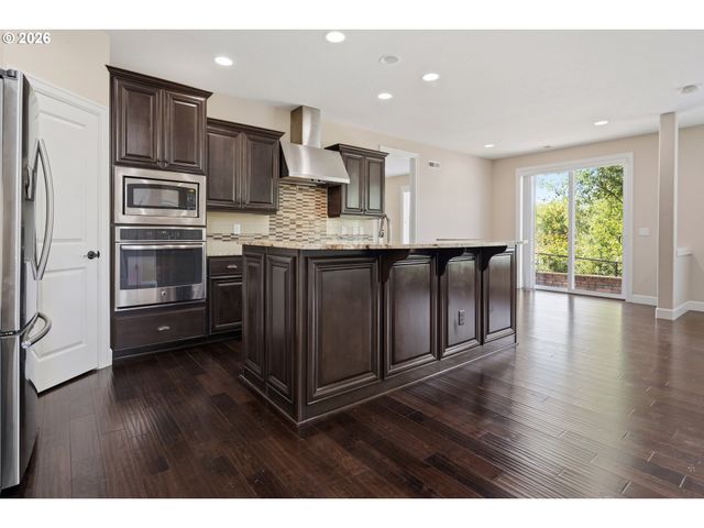 5832 Nw BANNISTER Dr, Portland, OR 97229