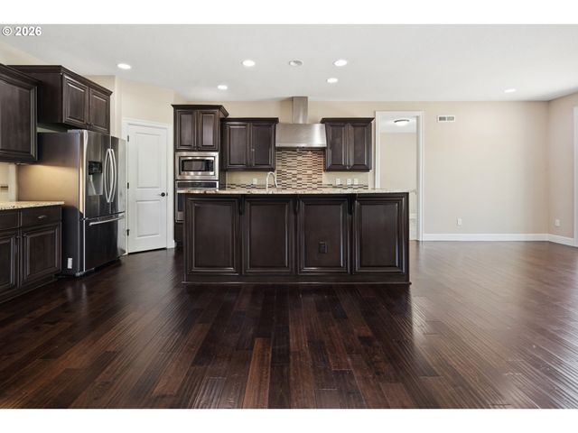 5832 Nw BANNISTER Dr, Portland, OR 97229