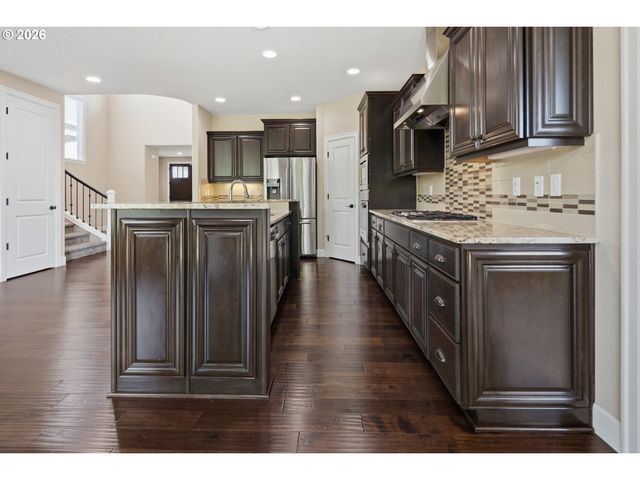 5832 Nw BANNISTER Dr, Portland, OR 97229