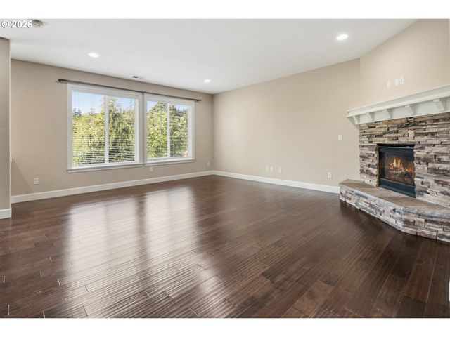 5832 Nw BANNISTER Dr, Portland, OR 97229
