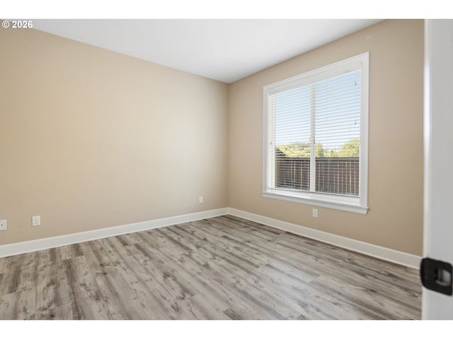 5832 Nw BANNISTER Dr, Portland, OR 97229