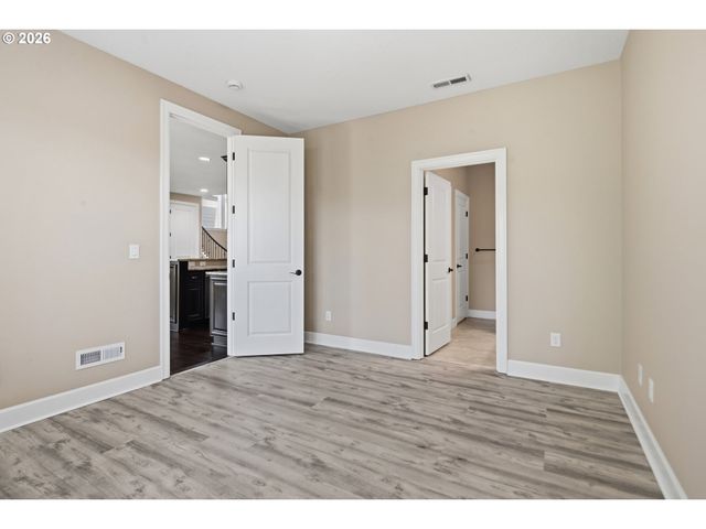 5832 Nw BANNISTER Dr, Portland, OR 97229