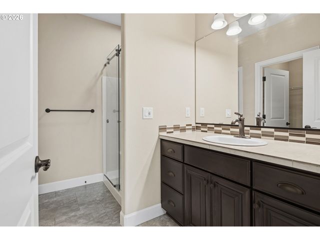 5832 Nw BANNISTER Dr, Portland, OR 97229