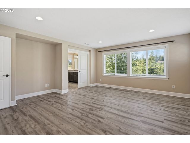 5832 Nw BANNISTER Dr, Portland, OR 97229