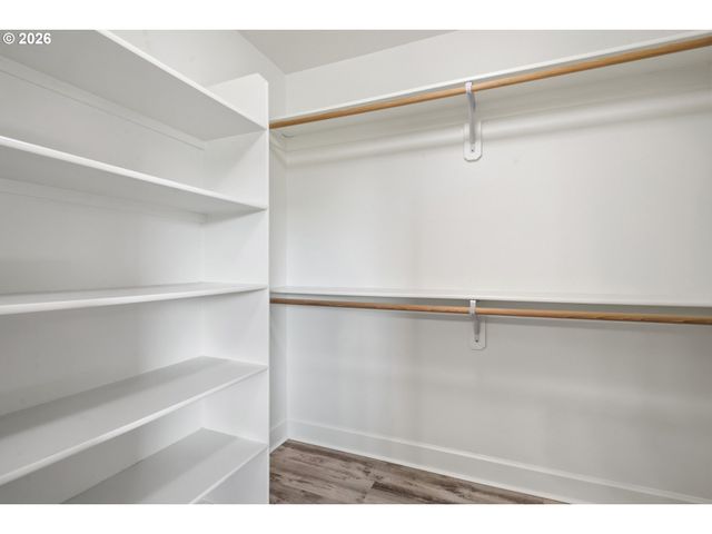 5832 Nw BANNISTER Dr, Portland, OR 97229