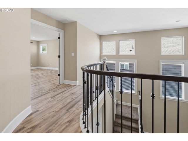 5832 Nw BANNISTER Dr, Portland, OR 97229