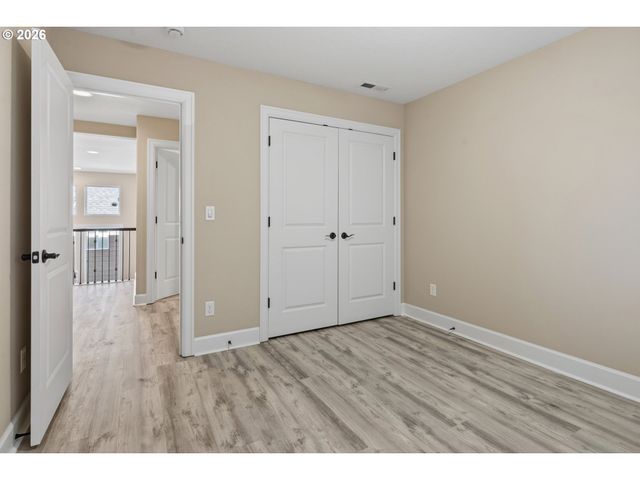 5832 Nw BANNISTER Dr, Portland, OR 97229