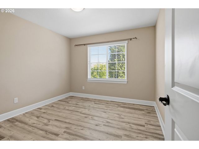 5832 Nw BANNISTER Dr, Portland, OR 97229