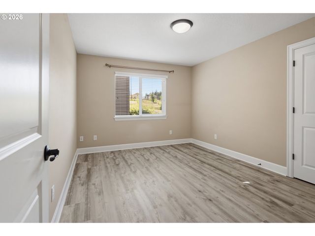 5832 Nw BANNISTER Dr, Portland, OR 97229