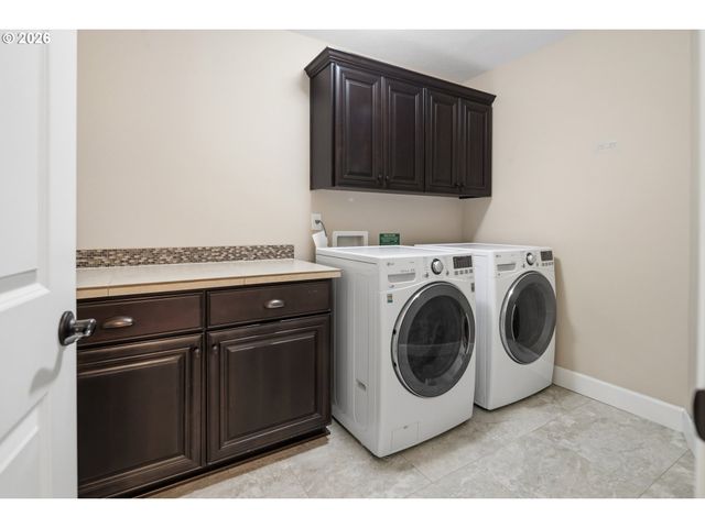 5832 Nw BANNISTER Dr, Portland, OR 97229