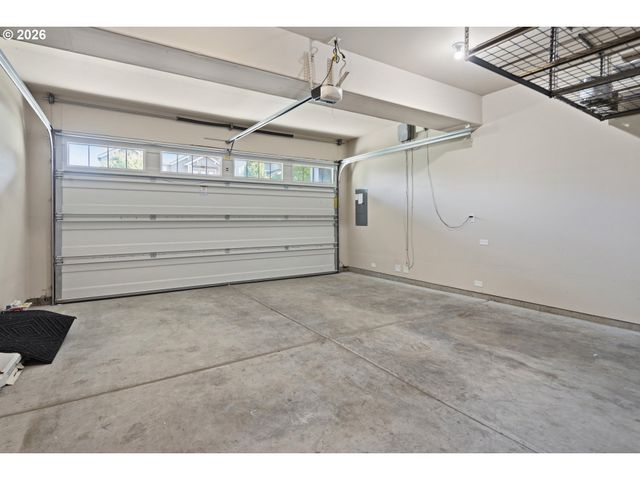 5832 Nw BANNISTER Dr, Portland, OR 97229