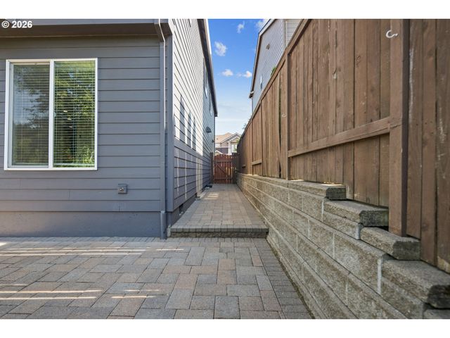 5832 Nw BANNISTER Dr, Portland, OR 97229