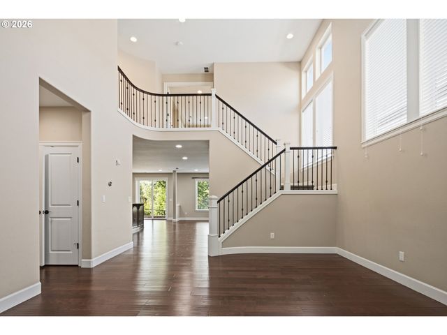 5832 Nw BANNISTER Dr, Portland, OR 97229