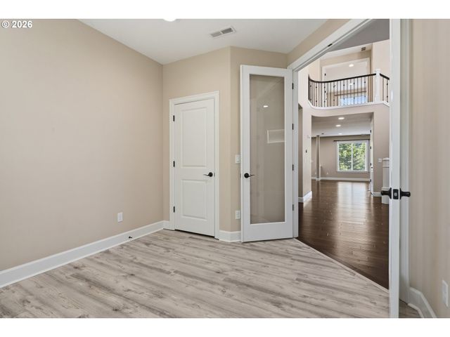 5832 Nw BANNISTER Dr, Portland, OR 97229