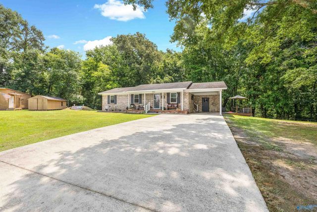 1902 Woodview Circle SW, Hartselle, AL 35640