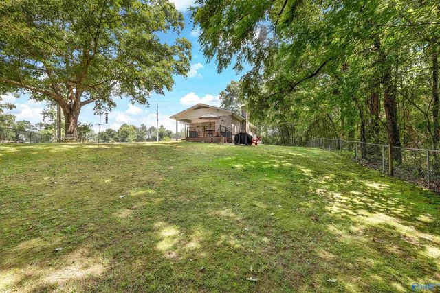 1902 Woodview Circle SW, Hartselle, AL 35640