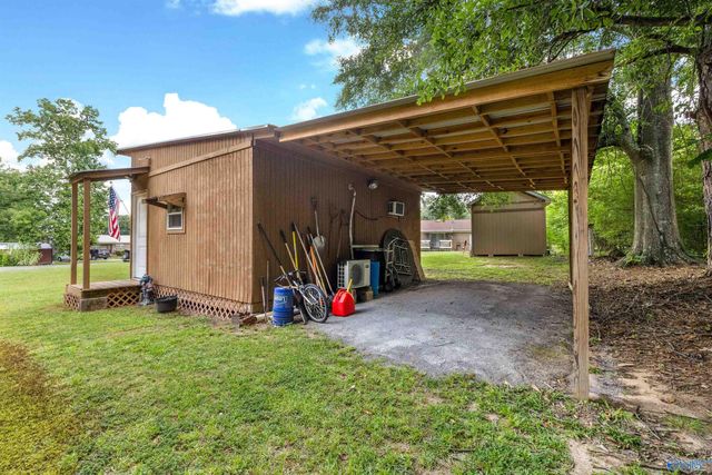 1902 Woodview Circle SW, Hartselle, AL 35640