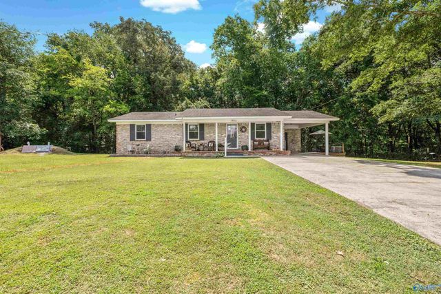1902 Woodview Circle SW, Hartselle, AL 35640