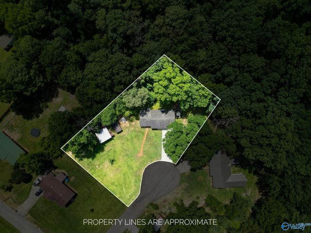 1902 Woodview Circle SW, Hartselle, AL 35640