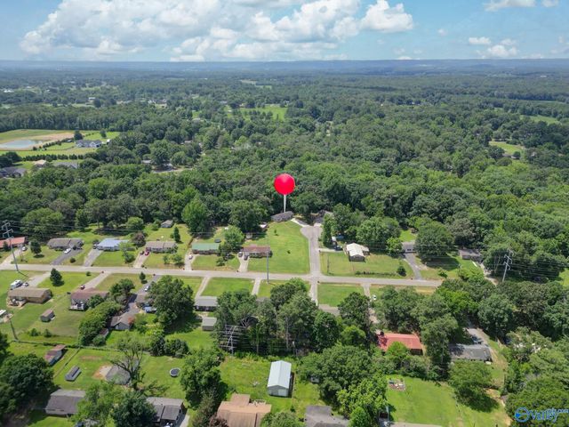 1902 Woodview Circle SW, Hartselle, AL 35640
