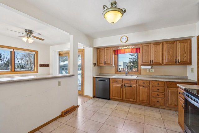 6751 S 111th STREET, Franklin, WI 53132