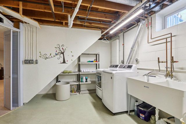 6751 S 111th STREET, Franklin, WI 53132