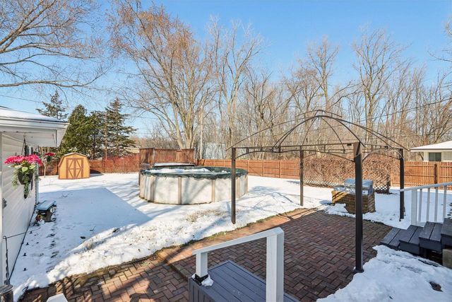 6751 S 111th STREET, Franklin, WI 53132